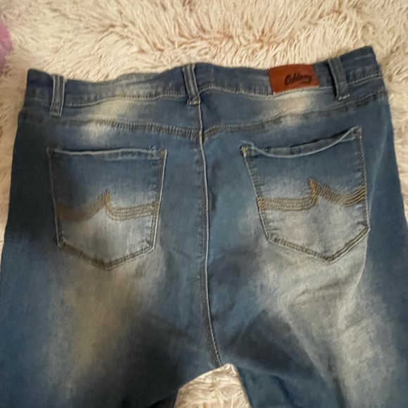 Faded High Waisted Distressed Jeans - Picture 3 of 3